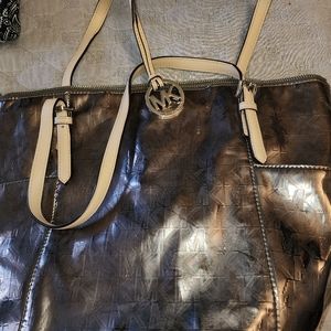 MK MICHAEL KORS PATENT TOTE